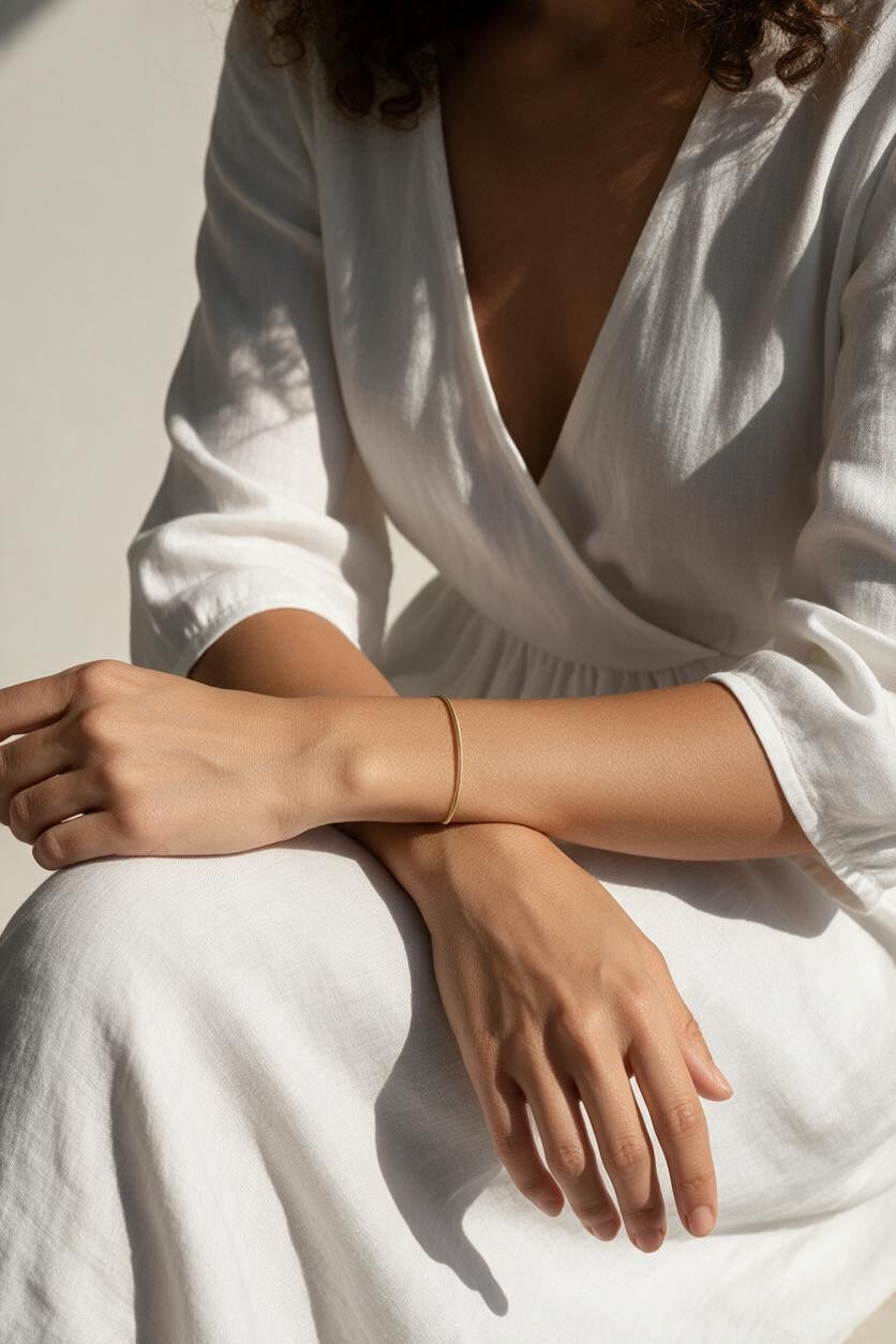 thin wire bangle bracelet, minimalist gold bangle, delicate gold cuff, simple gold bracelet, 18k gold bangle, everyday gold bangle, slim gold bracelet, stackable bangle bracelet
