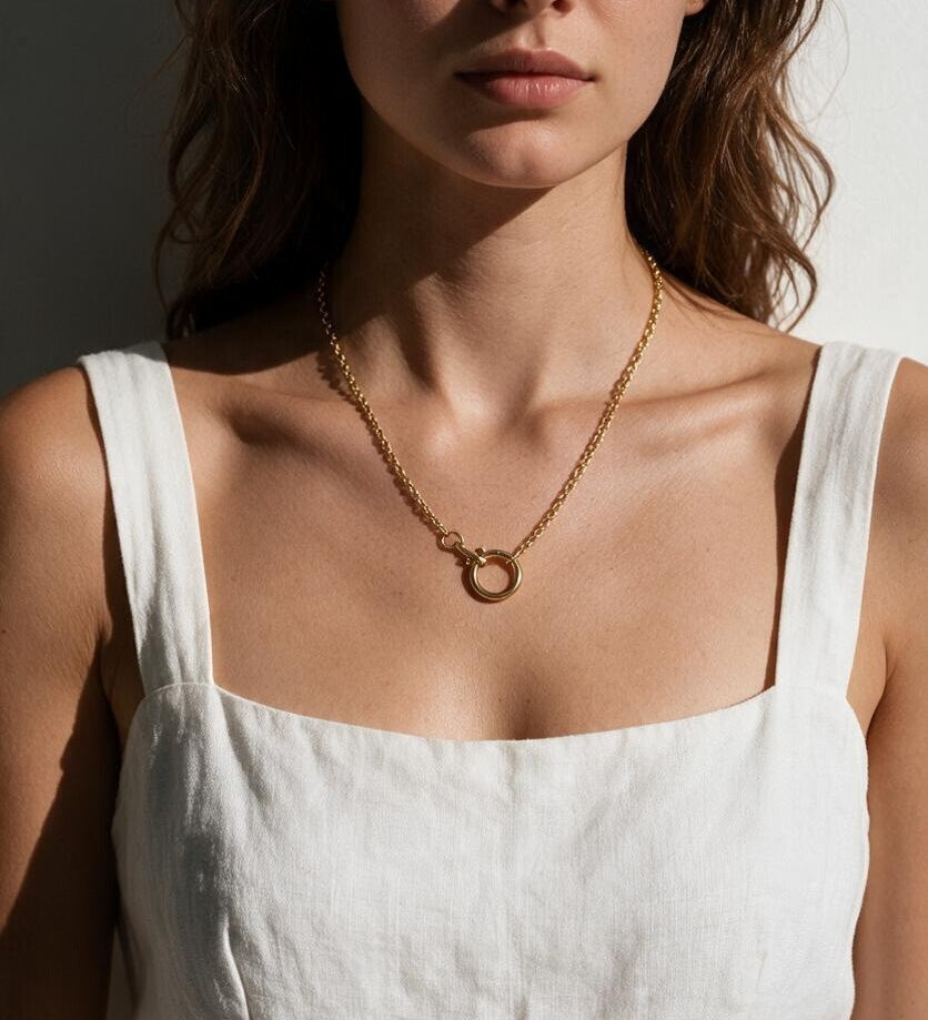 gold rolo chain necklace on model, round clasp necklace, charm holder necklace, spring ring clasp necklace, gold chain with ring clasp, modern gold chain necklace, front clasp necklace, layering chain necklace, everyday gold necklace, minimalist gold necklace, interchangeable pendant necklace, women’s gold chain necklace