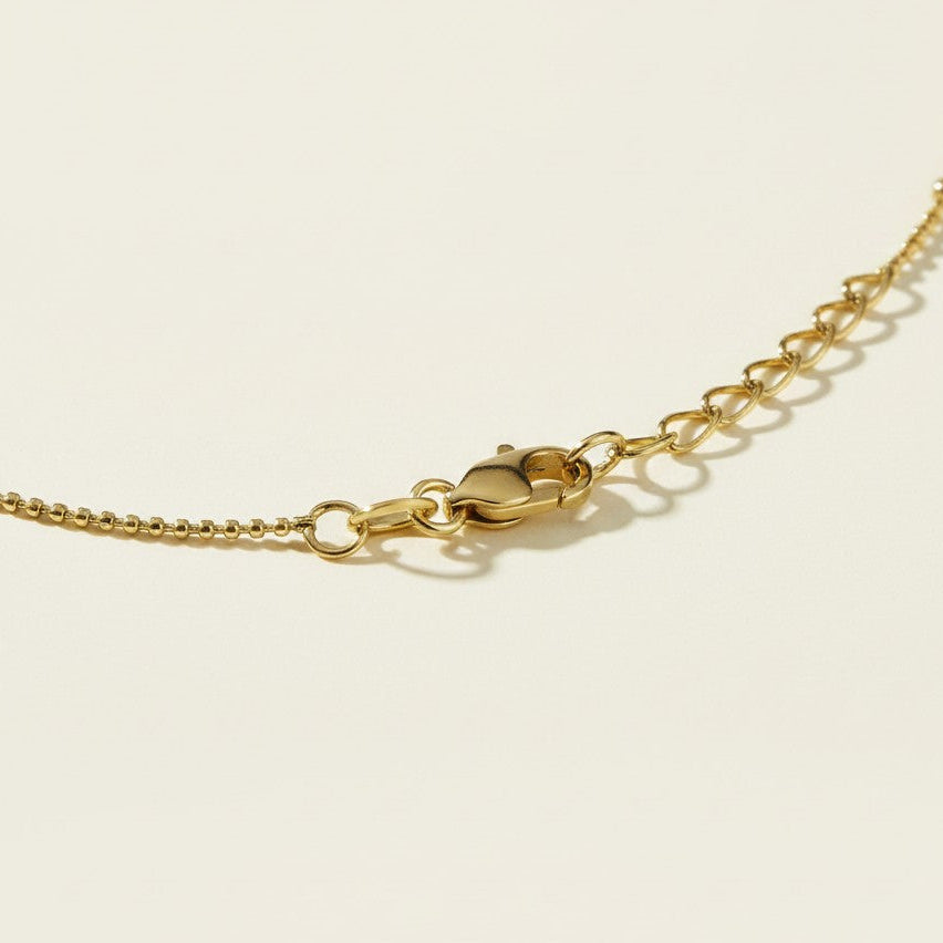 single pearl pendant necklace, pearl necklace gold chain, 18K gold overlay pearl necklace, minimalist pearl jewelry, bead chain pearl necklace, classic pearl pendant, delicate pearl necklace, pearl necklace detail