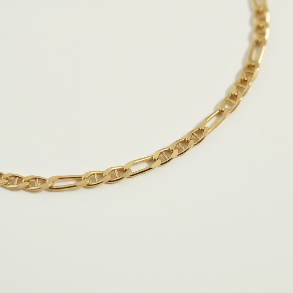 gold figaro chain necklace, figaro link necklace, classic gold chain, adjustable gold necklace, layering chain necklace, flat link necklace, everyday gold jewelry, statement chain necklace