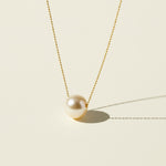 single pearl pendant necklace, pearl necklace gold chain, 18K gold overlay pearl necklace, minimalist pearl jewelry, bead chain pearl necklace, classic pearl pendant, delicate pearl necklace, pearl necklace detail