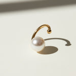 pearl ear cuff, gold ear cuff with pearl, sculptural ear cuff, asymmetric ear cuff, avant-garde pearl jewelry, no-piercing ear cuff, modern pearl earring, artistic gold ear cuff