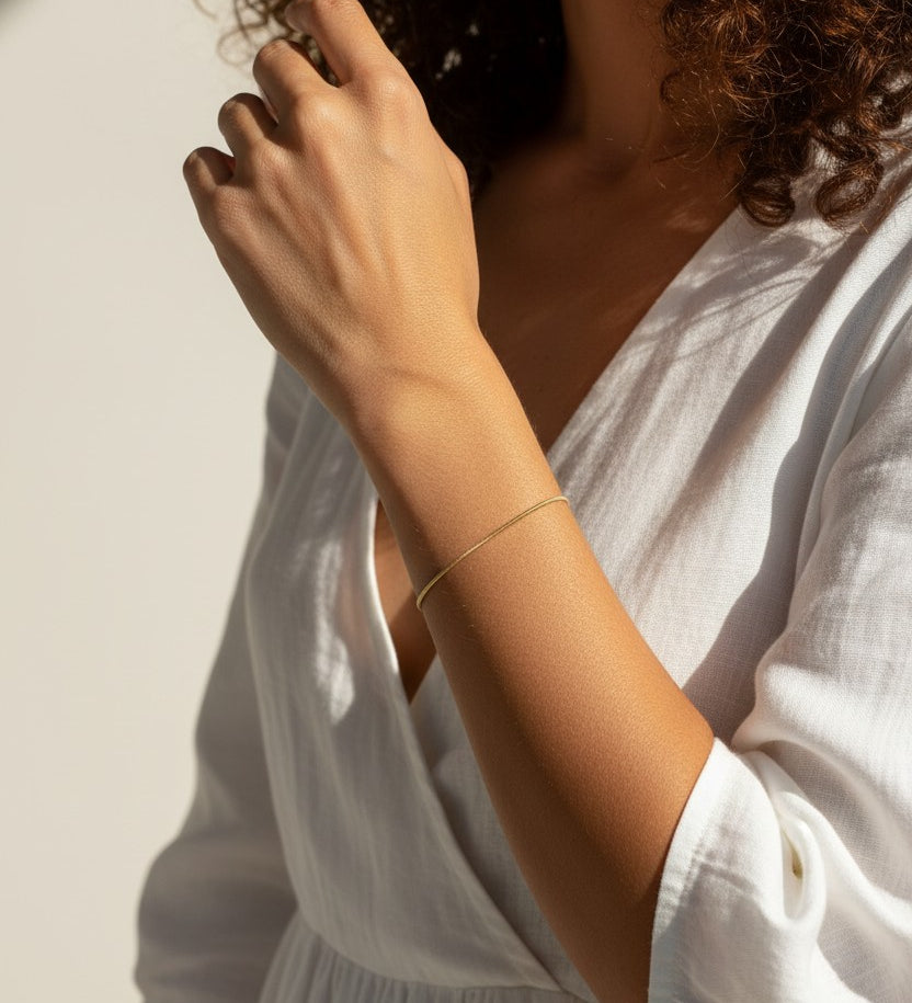 thin wire bangle bracelet, minimalist gold bangle, delicate gold cuff, simple gold bracelet, 18k gold bangle, everyday gold bangle, slim gold bracelet, stackable bangle bracelet