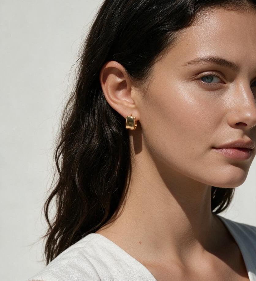 square huggie earrings, chunky gold huggie hoops, geometric hoop earrings, boxy gold hoops, small gold hoop earrings, polished gold huggies, modern huggie hoop earrings, everyday gold hoops