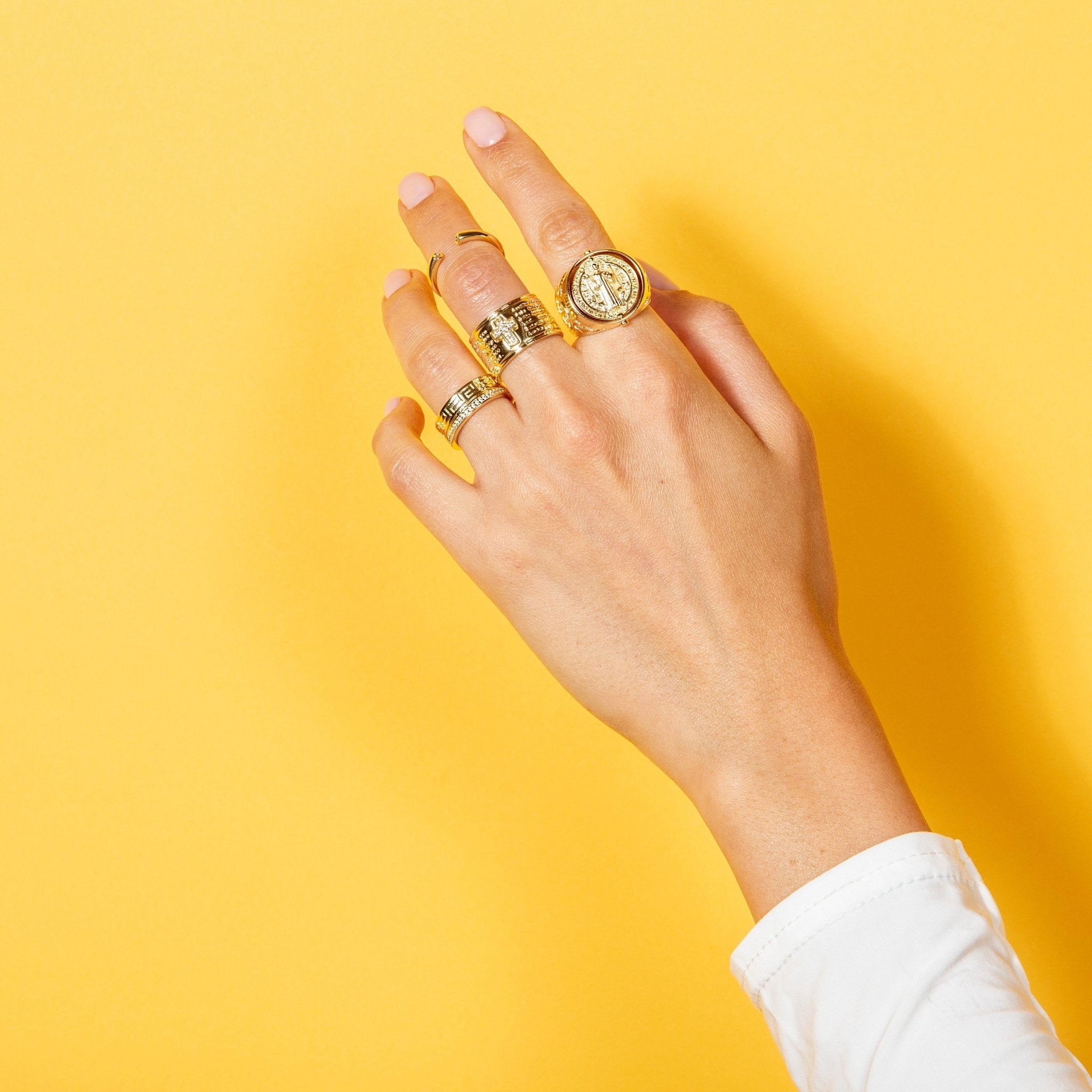 18K Gold Layer Saint Benedict Medal Flip Ring - Donna Italiana ®